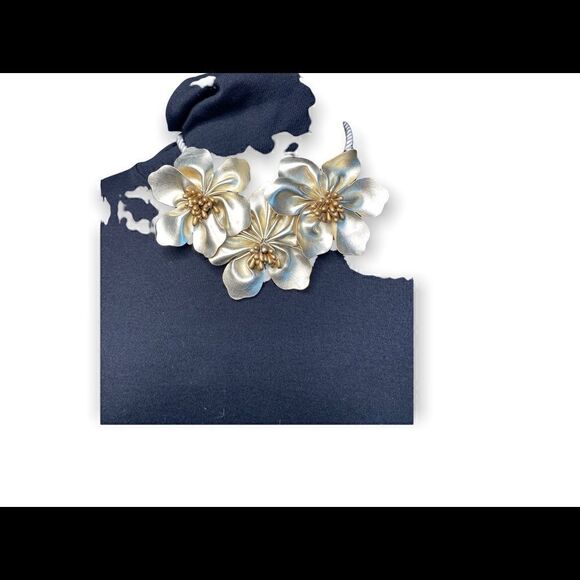 Mae Li Rose 3 gold fabric flowers on white rope necklace adjustable 18-19” - Picture 4 of 14